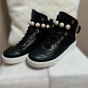 Moschino Couture Faux Pearl Leather Sneakers Size EU 37 - US7